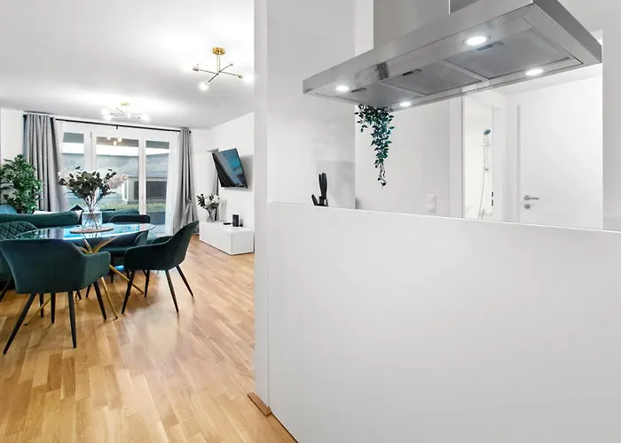 1br I Balcony I Direct Train To Airport *