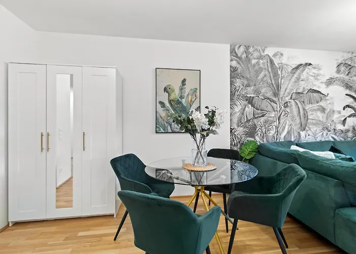 1br I Balcony I Direct Train To Airport Διαμέρισμα