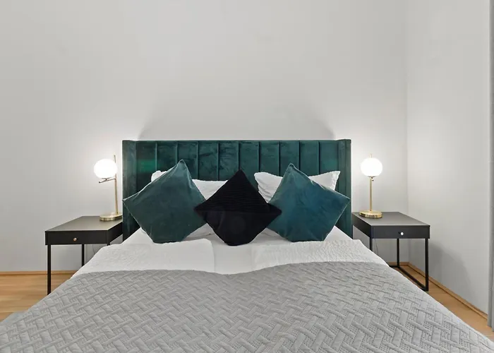 1br I Balcony I Direct Train To Airport