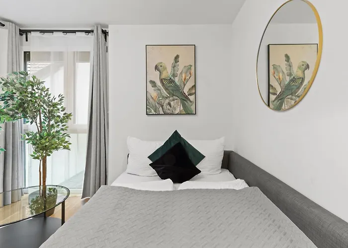 1br I Balcony I Direct Train To Airport Διαμέρισμα