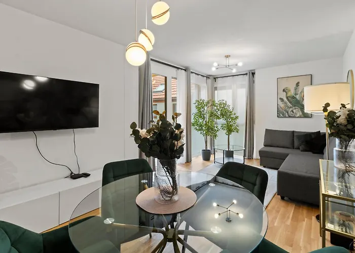 1br I Balcony I Direct Train To Airport *