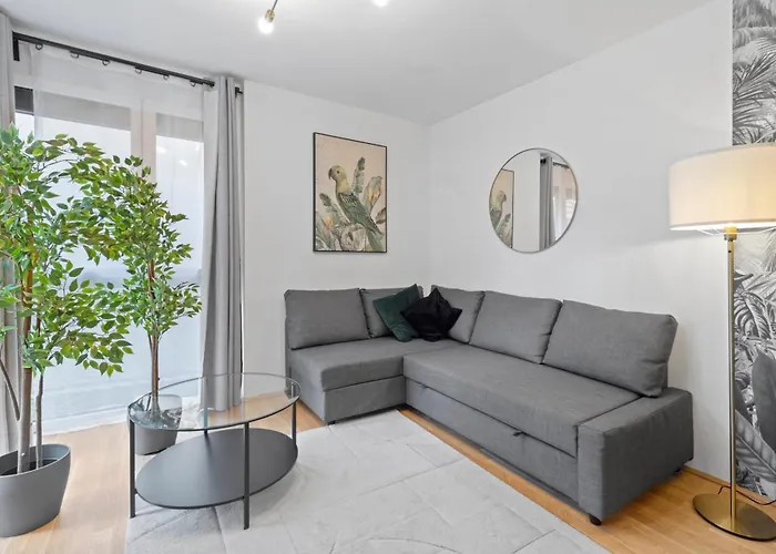 1br I Balcony I Direct Train To Airport