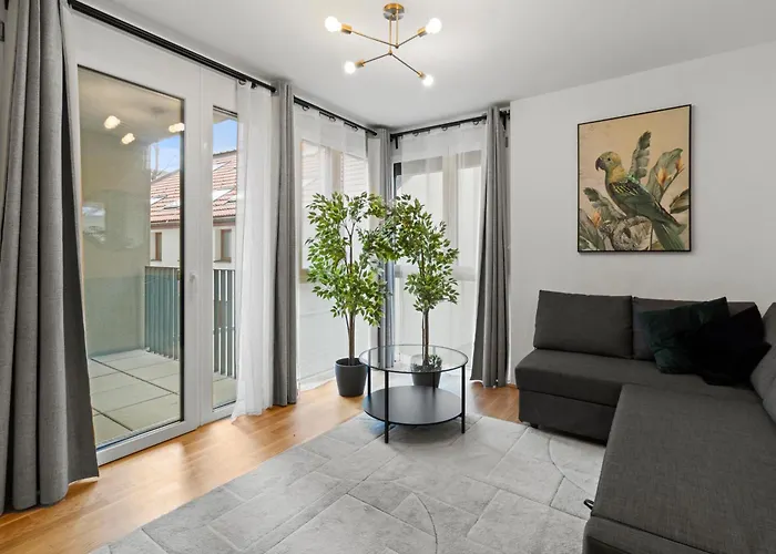 1br I Balcony I Direct Train To Airport Διαμέρισμα *