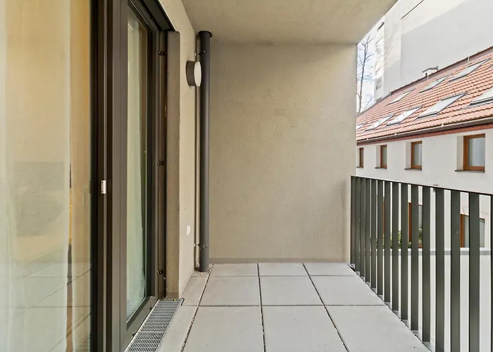 1br I Balcony I Direct Train To Airport